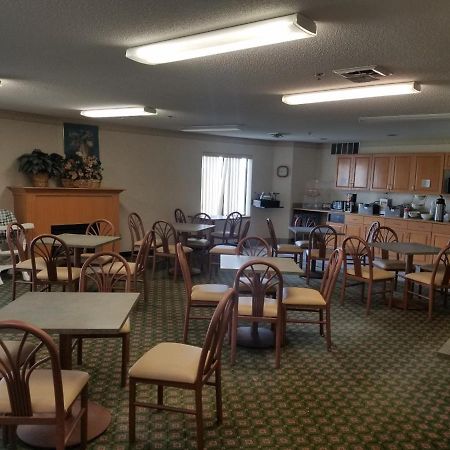 Syracuse Inn And Suites ภายนอก รูปภาพ