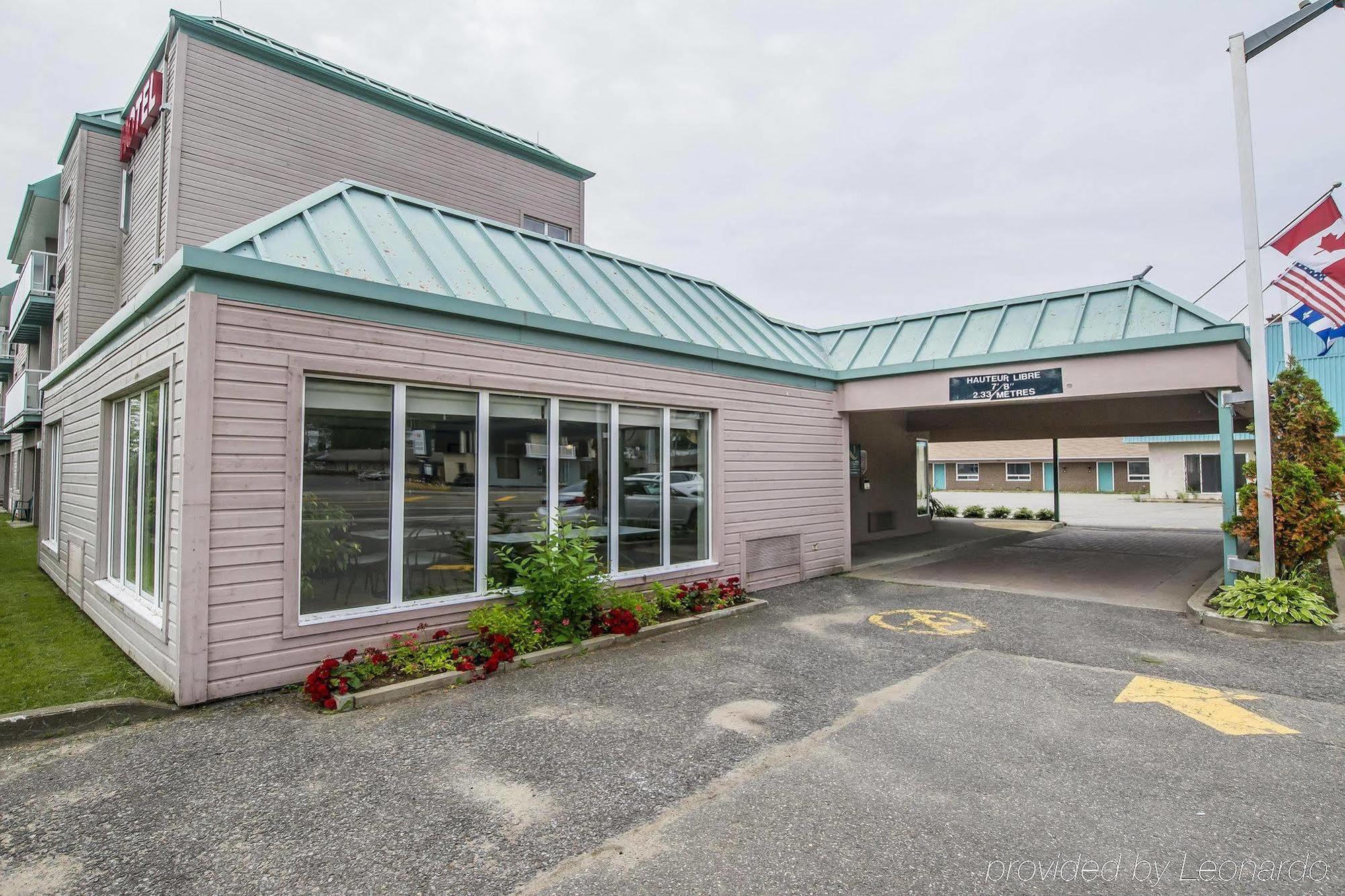 Syracuse Inn And Suites ภายนอก รูปภาพ