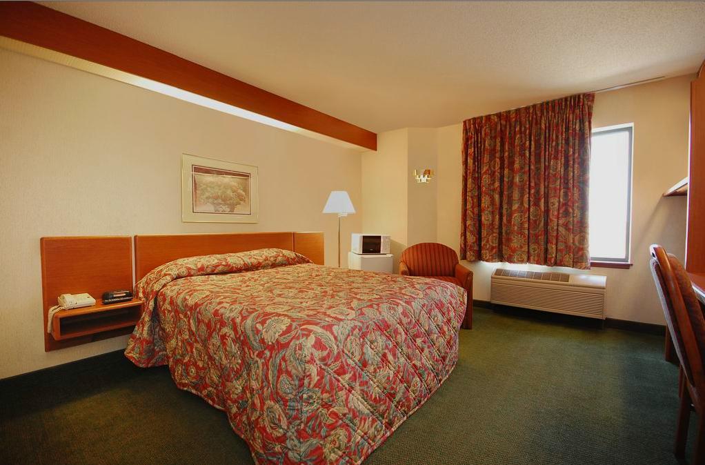 Syracuse Inn And Suites ภายนอก รูปภาพ