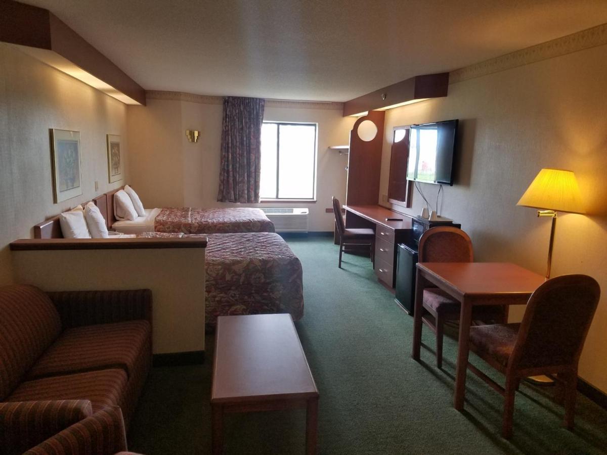 Syracuse Inn And Suites ภายนอก รูปภาพ