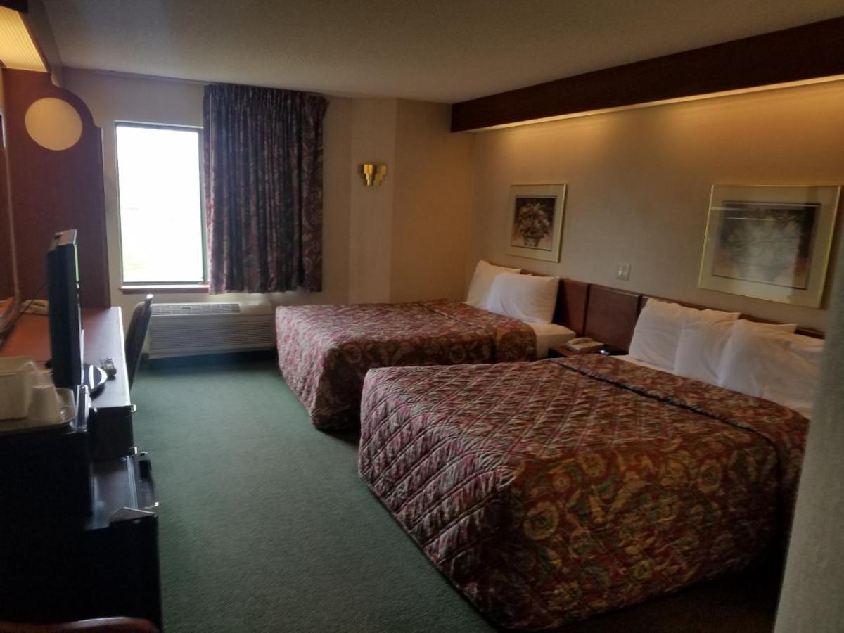 Syracuse Inn And Suites ภายนอก รูปภาพ